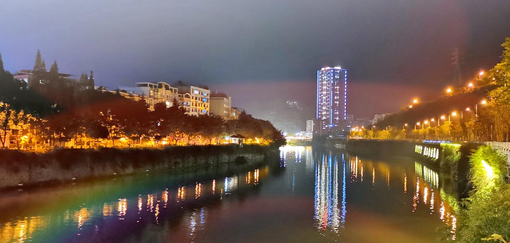 石柱的夜景百看不厌